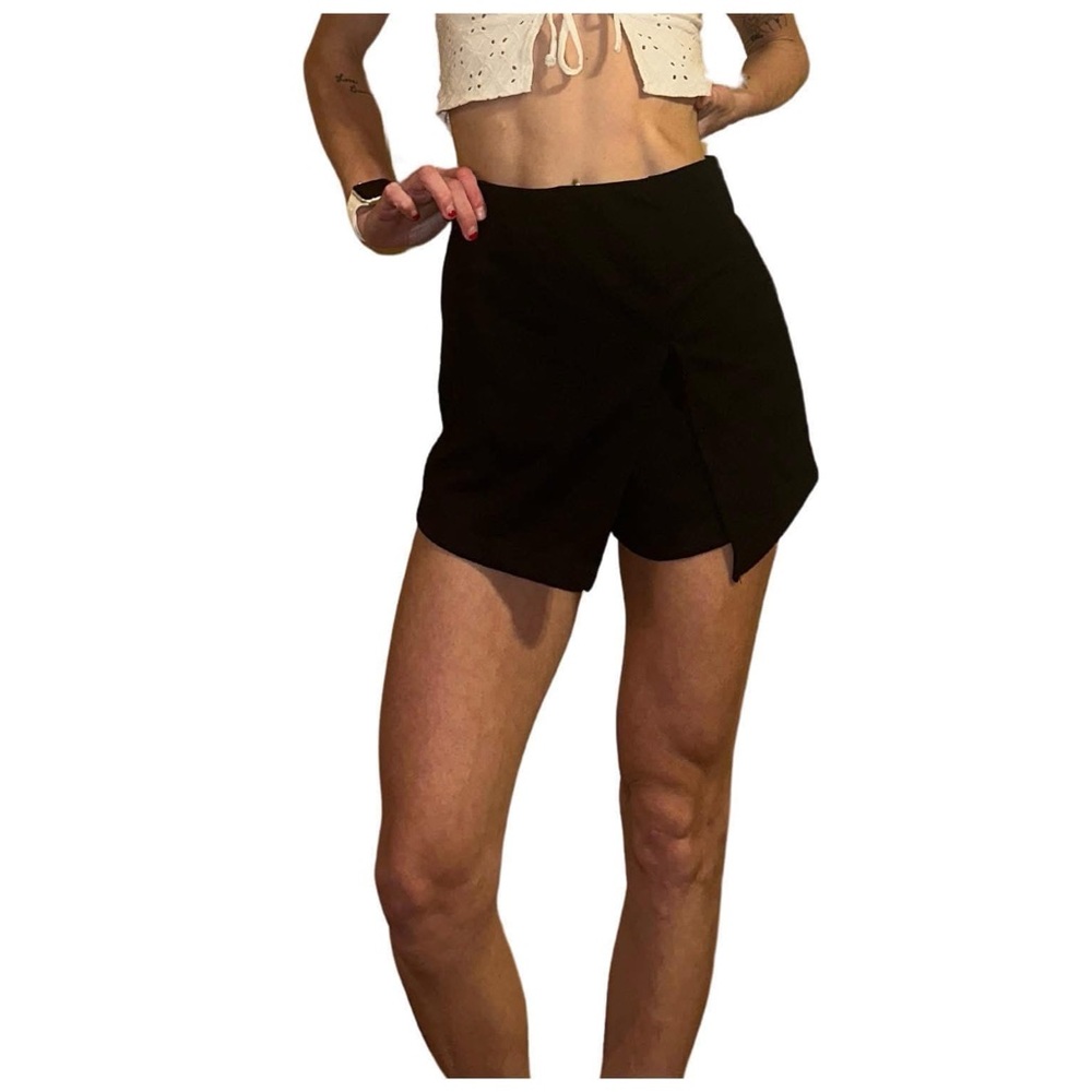 ✨ Trendy Black Skort - Perfect for Any Occasion! ✨ Size Small